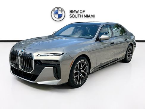 Certified 2023 BMW 740i w/ Parking Assistance Package RWD image 3