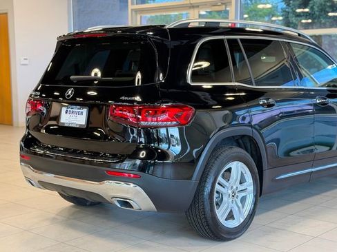 Used 2023 Mercedes-Benz GLB 250 4MATIC w/ Premium Package image 11