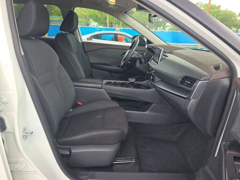 Used 2023 Nissan Rogue S image 9