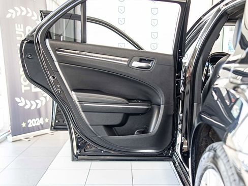 Used 2012 Chrysler 300 C w/ 19-Premium Speaker Group image 34