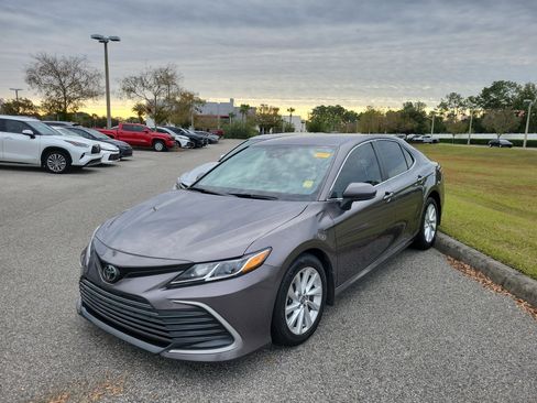 Used 2023 Toyota Camry LE image 28