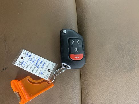 Used 2020 Jeep Gladiator Rubicon AWD/4WD image 41