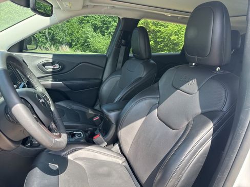 Used 2022 Jeep Cherokee Limited AWD/4WD image 10