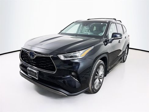 Used 2022 Toyota Highlander Platinum image 3