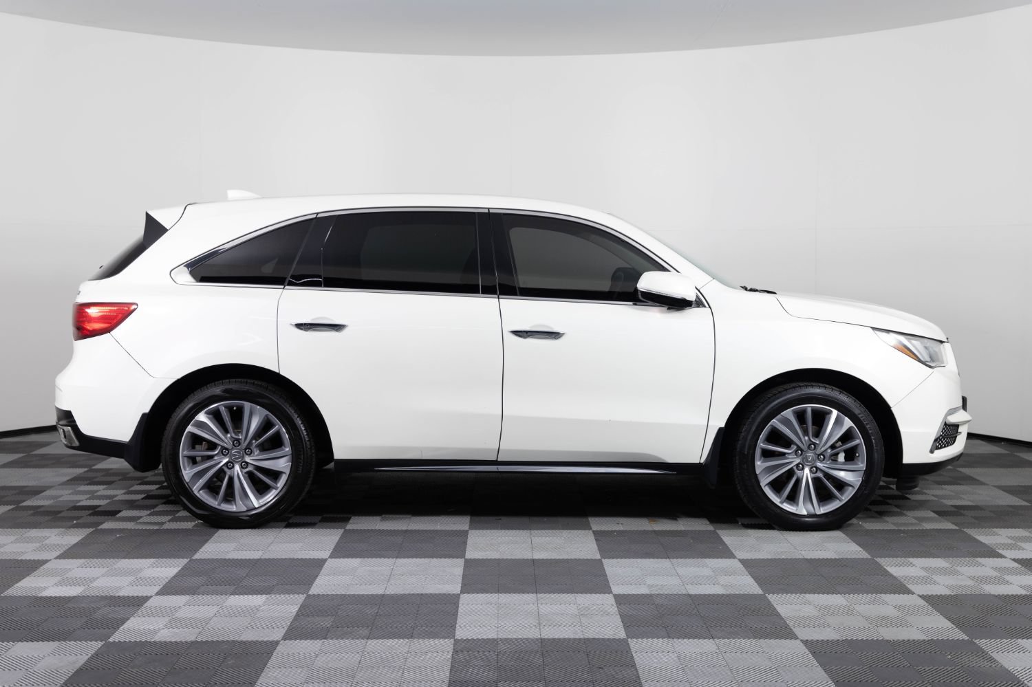 Used 2018 Acura MDX w/ Technology Package AWD/4WD image 10