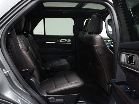 Used 2025 Ford Explorer Platinum w/ Ultimate Package AWD/4WD image 16