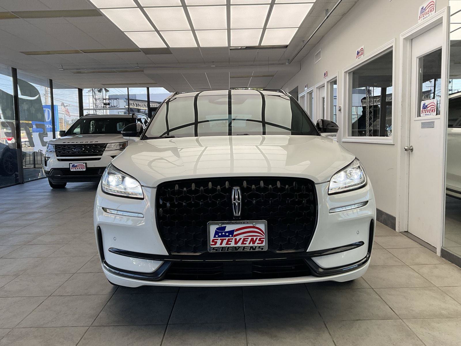 Used 2023 Lincoln Corsair Reserve w/ Equipment Group 201A AWD/4WD image 2