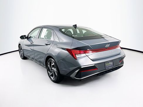 Used 2025 Hyundai Elantra SEL FWD image 5