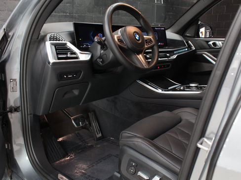 Used 2025 BMW X5 sDrive40i w/ M Sport Package RWD image 27