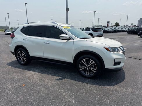 Used 2020 Nissan Rogue SV w/ Premium Package FWD image 2