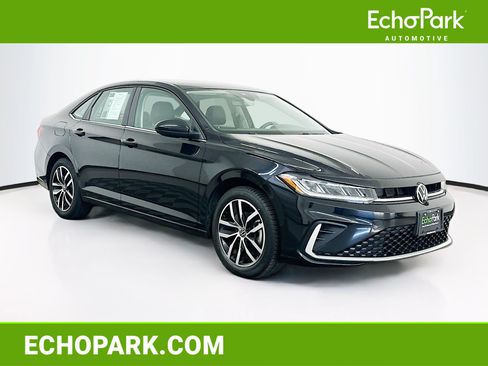 Used 2025 Volkswagen Jetta SE FWD image 1