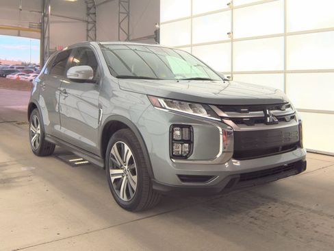 Used 2023 Mitsubishi Outlander Sport SE image 4