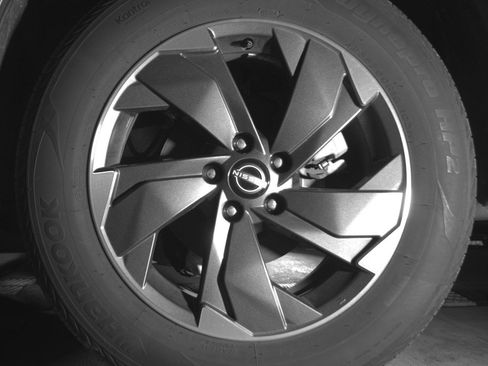 Used 2025 Nissan Rogue SV image 14