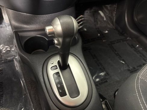 Used 2015 Nissan Versa SV image 26