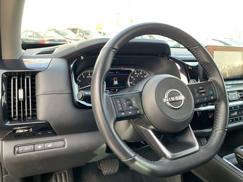 Used 2025 Nissan Pathfinder SV image 36