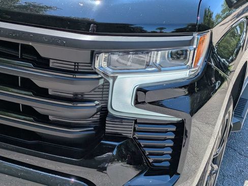 Used 2023 Chevrolet Silverado 1500 High Country w/ Technology Package AWD/4WD image 9