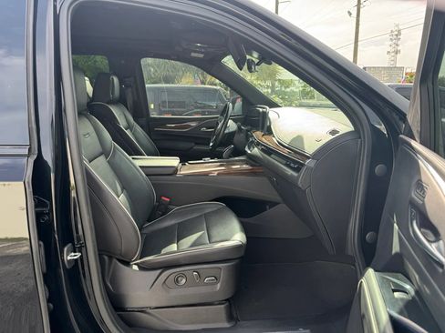 Used 2021 Cadillac Escalade Premium Luxury AWD/4WD image 10