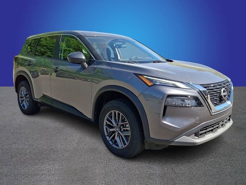 Used 2023 Nissan Rogue S FWD image 3