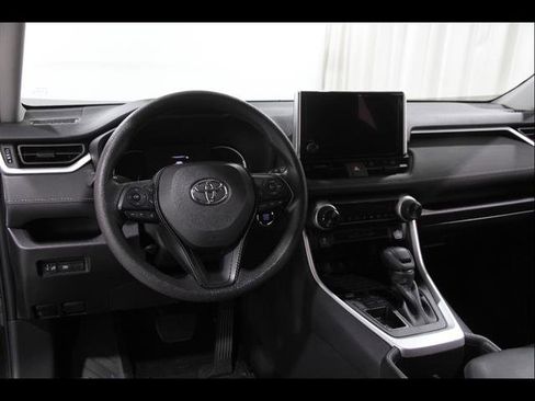 Used 2025 Toyota RAV4 XLE FWD image 6
