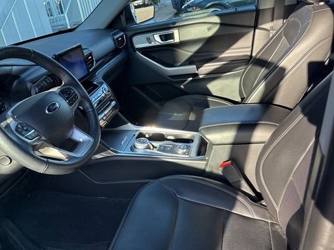 Certified 2022 Ford Explorer Limited w/ Equipment Group 301A image 7