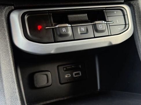 Used 2023 GMC Acadia SLT AWD/4WD image 24