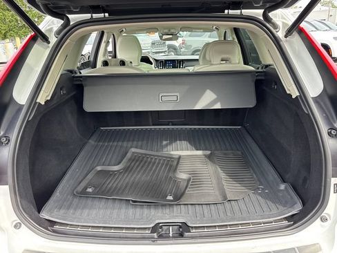 Used 2023 Volvo XC60 B5 Plus AWD/4WD image 31