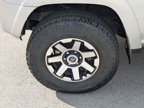 Used 2018 Toyota 4Runner TRD Off-Road AWD/4WD image 13