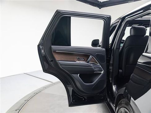 Used 2025 Land Rover Range Rover SE AWD/4WD image 25