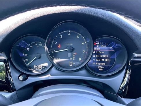 Used 2024 Porsche Macan AWD/4WD image 16