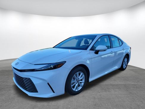 Used 2025 Toyota Camry LE FWD image 3