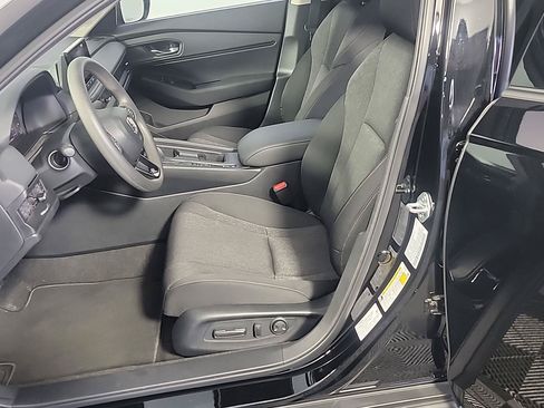 Certified 2025 Honda Accord SE image 18
