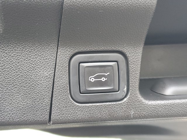 Used 2022 GMC Acadia SLE w/ Driver Convenience Package FWD image 8