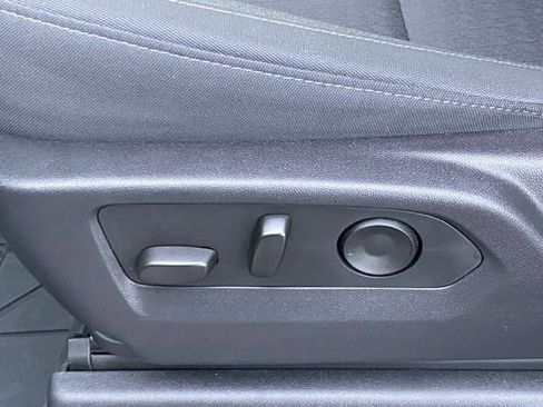 Certified 2025 Chevrolet Silverado 1500 Custom image 32