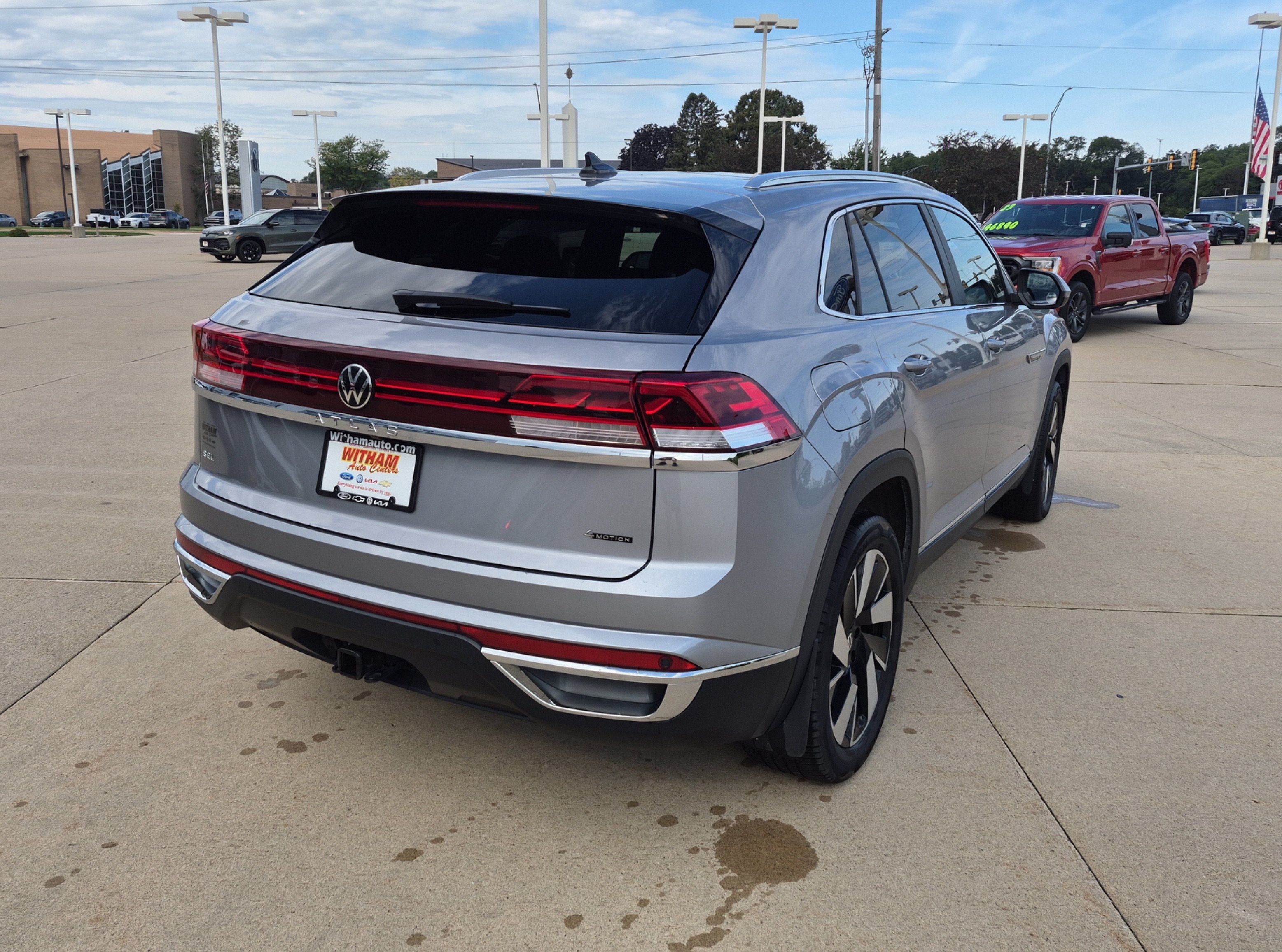 Used 2024 Volkswagen Atlas Cross Sport SEL AWD/4WD image 4