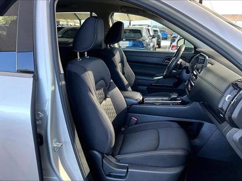 Certified 2024 Nissan Pathfinder SV image 8