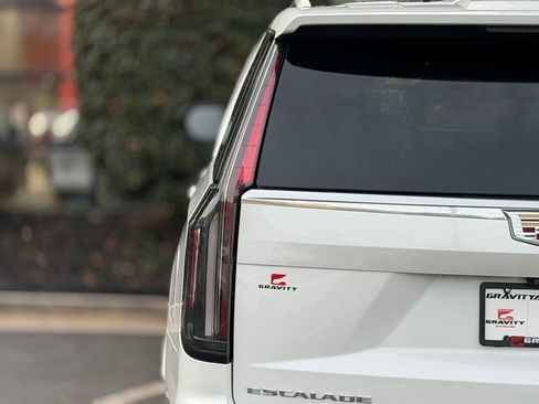 Used 2024 Cadillac Escalade ESV Premium Luxury Platinum image 15