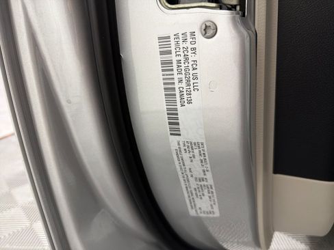 Used 2024 Chrysler Pacifica Limited image 30