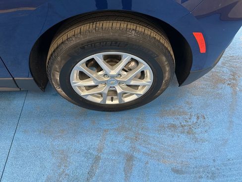 Used 2023 Chevrolet Equinox LS w/ LS Convenience Package image 3