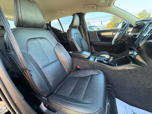 Used 2021 Volvo XC40 T5 Momentum image 10