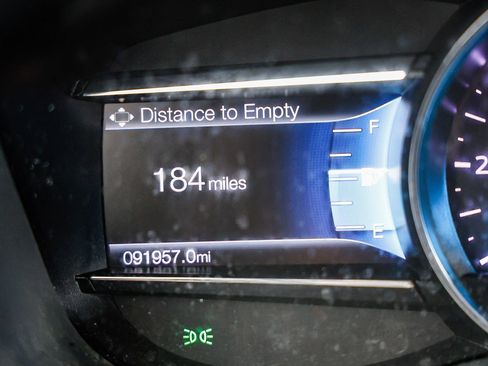 Used 2018 Ford Explorer XLT image 6