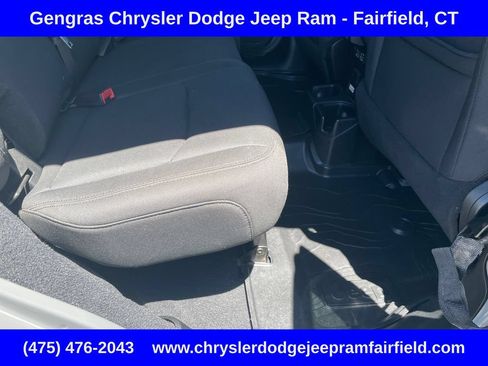 Used 2018 Jeep Wrangler Unlimited Sahara AWD/4WD image 22