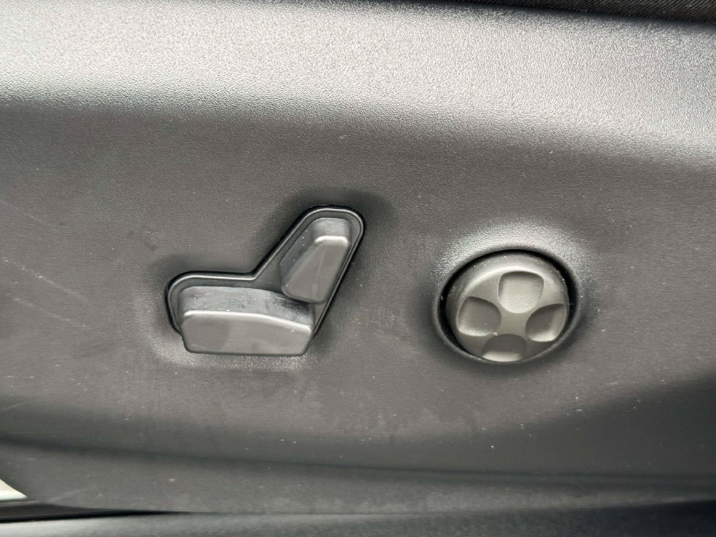 Used 2026 Chrysler Pacifica Select FWD image 28