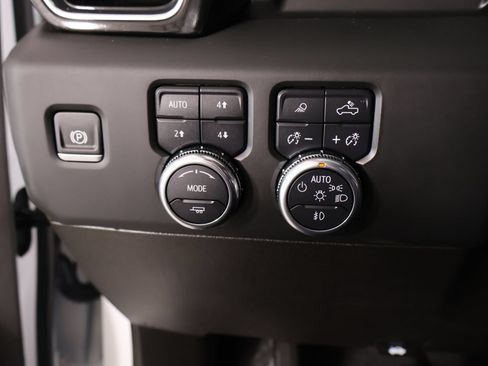 Used 2024 GMC Sierra 2500 Denali w/ Denali Reserve Package AWD/4WD image 9