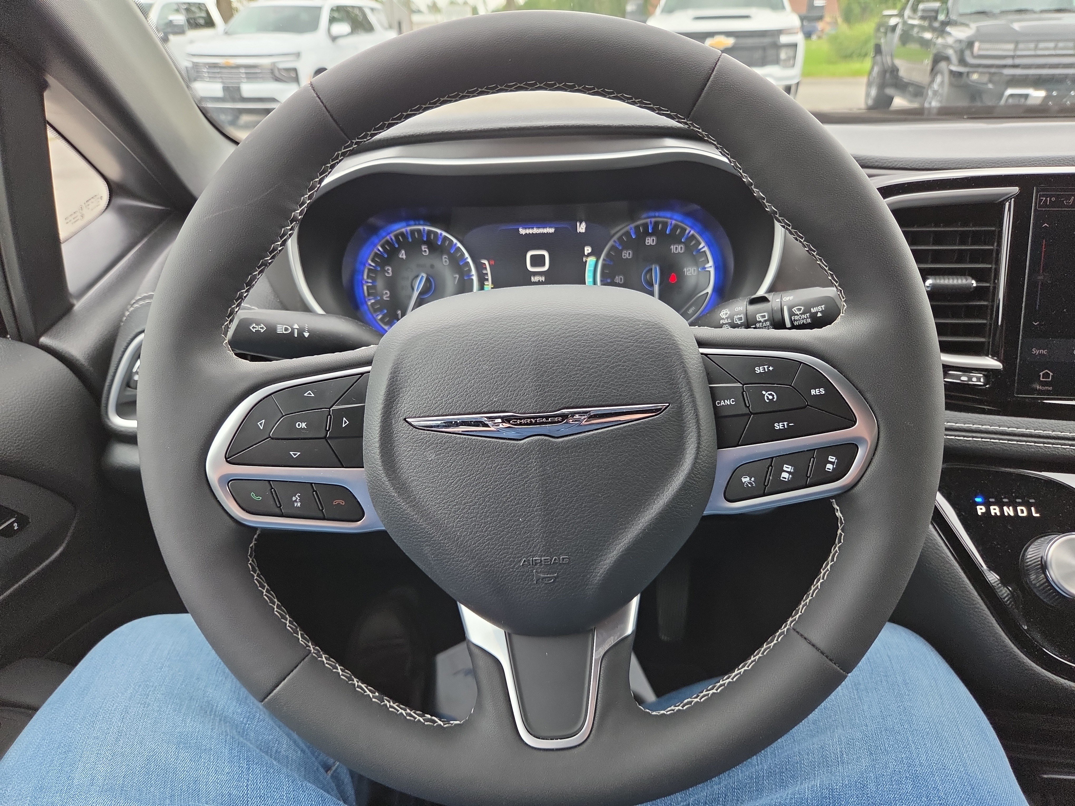 Used 2026 Chrysler Pacifica Select FWD image 8