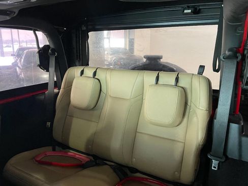 Used 2019 Jeep Wrangler Rubicon w/ Cold Weather Group image 19