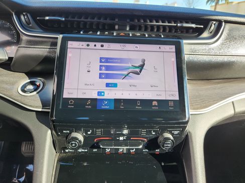 Certified 2024 Jeep Grand Cherokee Limited image 16