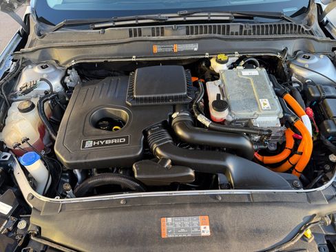 Used 2020 Ford Fusion Titanium FWD image 33