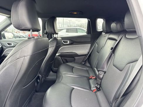 Used 2025 Jeep Compass Latitude image 9