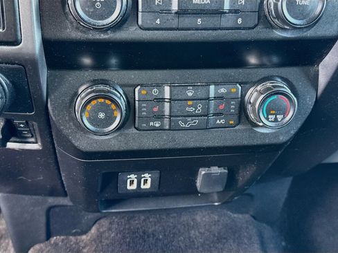 Used 2019 Ford F150 XLT w/ Equipment Group 302A Luxury AWD/4WD image 16