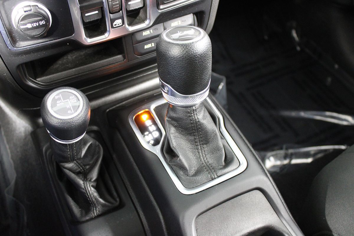 Used 2023 Jeep Wrangler Unlimited w/ Cold Weather Group AWD/4WD image 15